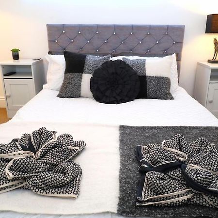New Sunset Square Eastbourne 2 Bed Apartment, Long Stay Welcome Bagian luar foto