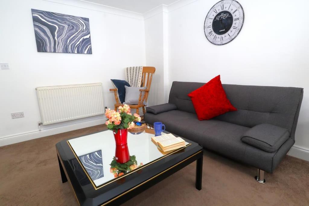New Sunset Square Eastbourne 2 Bed Apartment, Long Stay Welcome Bagian luar foto
