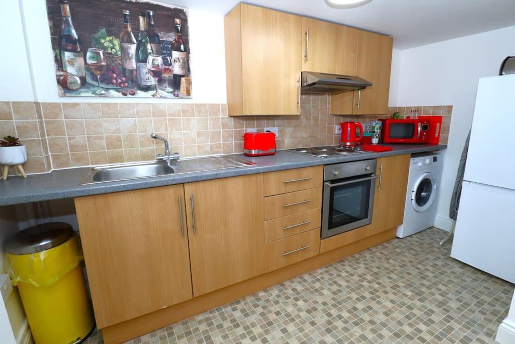 New Sunset Square Eastbourne 2 Bed Apartment, Long Stay Welcome Bagian luar foto