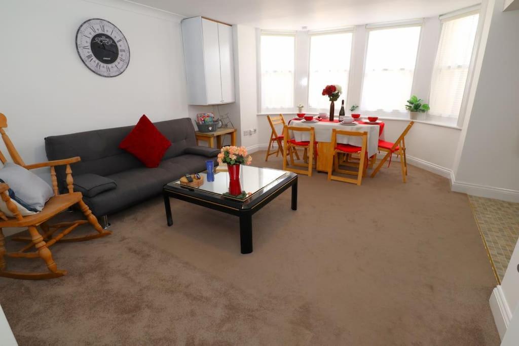 New Sunset Square Eastbourne 2 Bed Apartment, Long Stay Welcome Bagian luar foto
