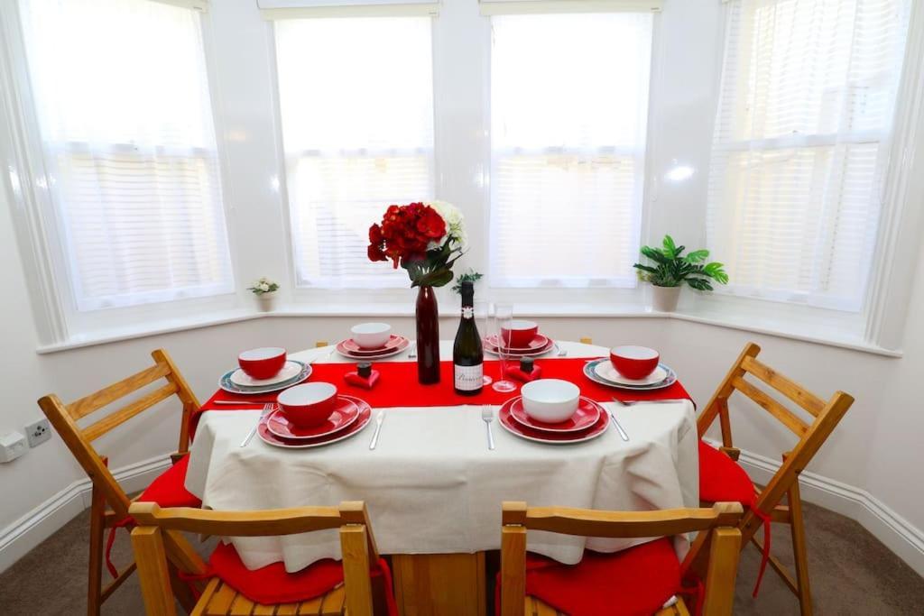 New Sunset Square Eastbourne 2 Bed Apartment, Long Stay Welcome Bagian luar foto
