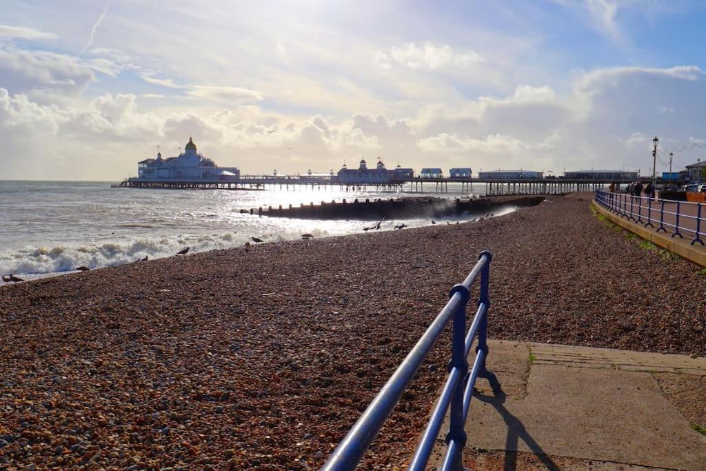 New Sunset Square Eastbourne 2 Bed Apartment, Long Stay Welcome Bagian luar foto