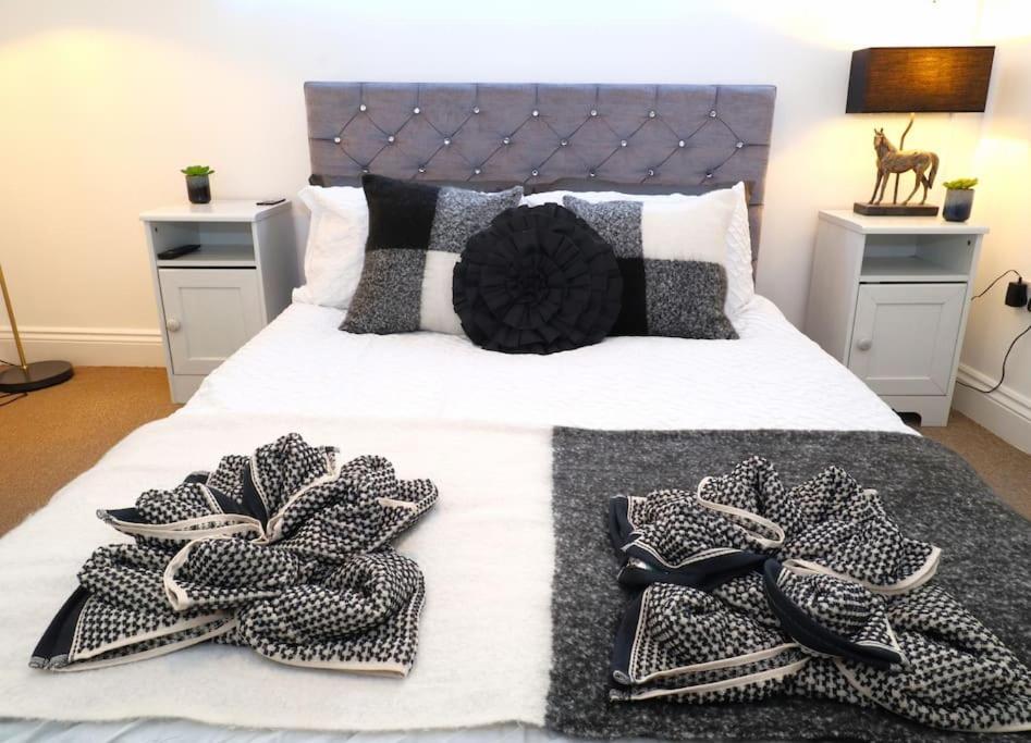 New Sunset Square Eastbourne 2 Bed Apartment, Long Stay Welcome Bagian luar foto