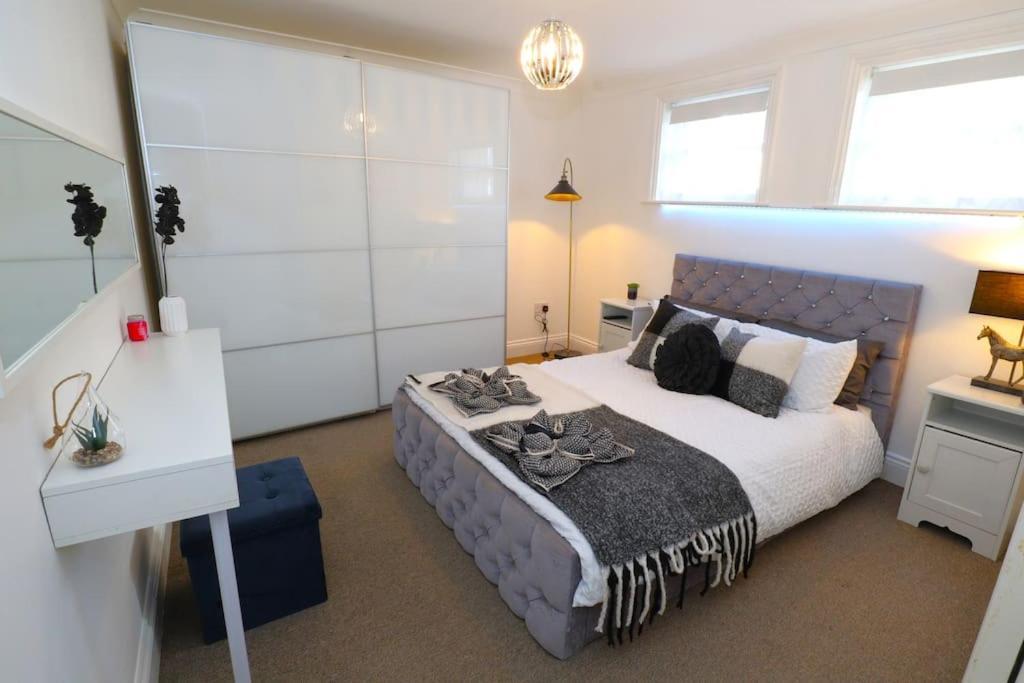New Sunset Square Eastbourne 2 Bed Apartment, Long Stay Welcome Bagian luar foto