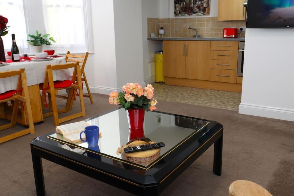 New Sunset Square Eastbourne 2 Bed Apartment, Long Stay Welcome Bagian luar foto