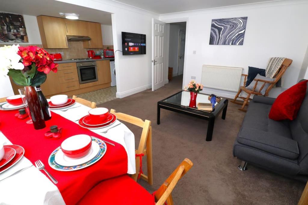 New Sunset Square Eastbourne 2 Bed Apartment, Long Stay Welcome Bagian luar foto